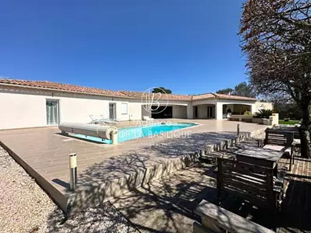Ollières 83470 Achat / Vente maison 7 pièces t7 piscine parking
