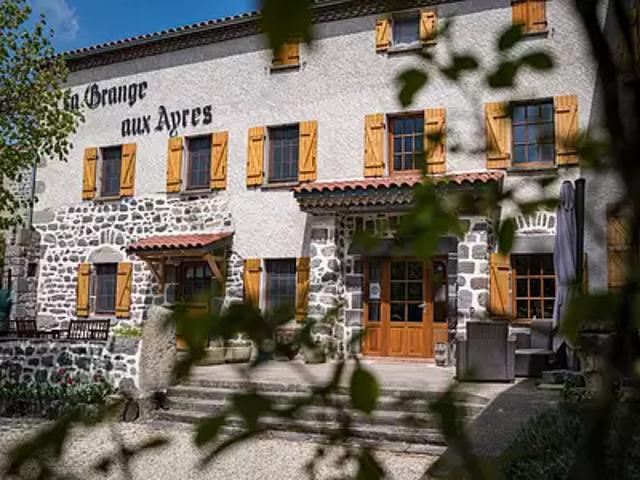 Olloix 63450 Achat / Vente maison 20 pièces t20 piscine parking