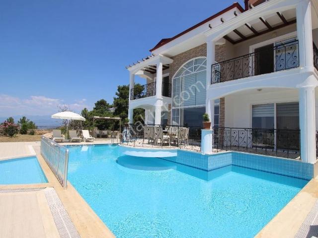 Ölü Denizde 1502 M2 Arsa İçinde Deniz Manzaralı 5+1 Villa