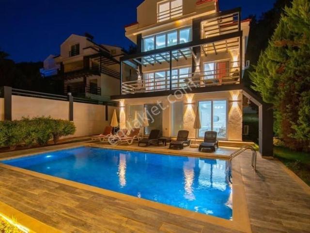 Ölüdeniz Manzaralı / Tamamen Yenilenmiş 6+1 Lüks Villa