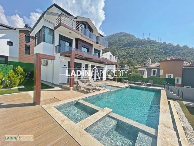 Ölüdeniz'de Müstakil Havuzlu ve Bahçeli 4+1 Lux Satılık Villa