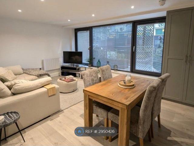 Olympian Heights, Woking GU22, 1 bed flat to rent, £1,600 pcm | PrimeLocation