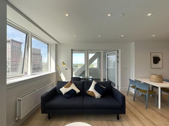 Olympic Way 3 bed flat to rent £3,295 pcm £760 pw