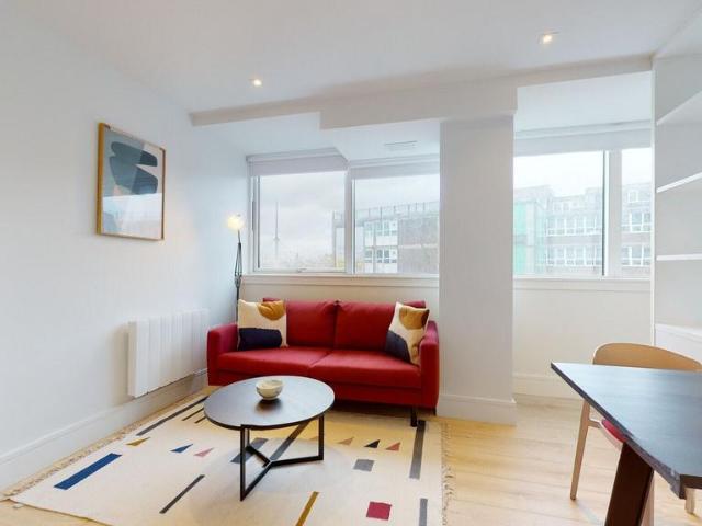 Olympic Way Studio to rent £1,695 pcm £391 pw
