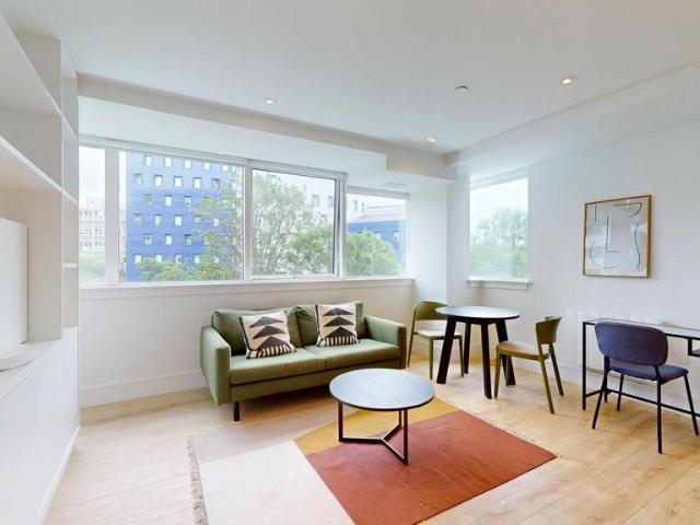 Olympic Way Studio to rent £1,775 pcm £410 pw