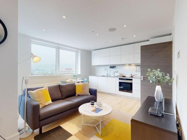 Olympic Way Studio to rent £1,850 pcm £427 pw