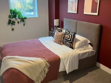 Omoniyi Oyindamola Has an Apartment