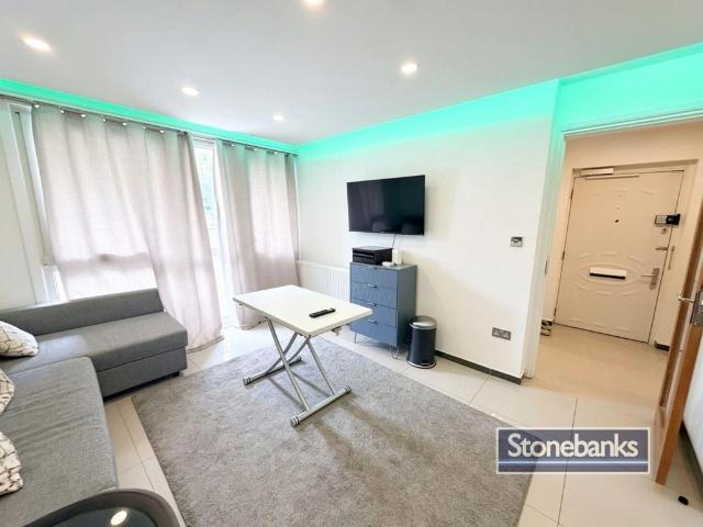 Oman Avenue, London NW2 2 bed apartment to rent £2,400 pcm £554 pw