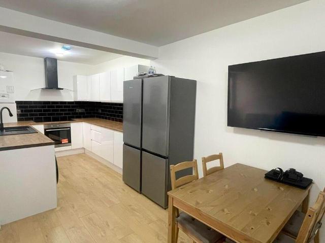 Omdur Cafe & Takeaway, Ling Street, Liverpool, L7 2QQ, United Kingdom | 5 bed townhouse for rent #147785889 | Rentberry