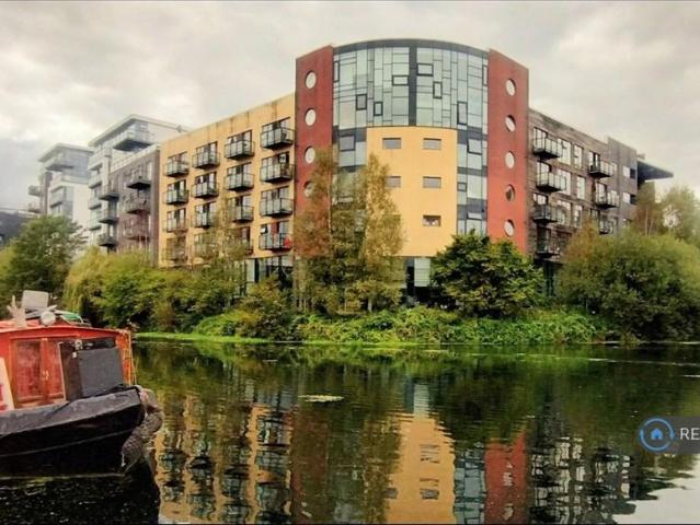 Omega Works, London, E3 3 bed flat to rent £3,300 pcm £762 pw