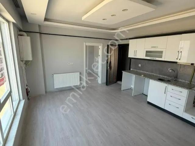 Ömer Mavi Ortaokulu Yakını Kiralık 1+1 Daire