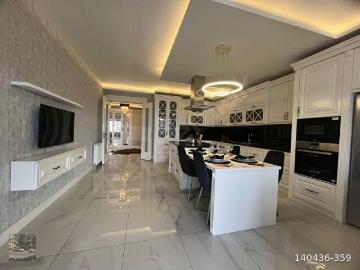 ÖMER EMLAKTAN*ŞEHRİN GÖBEĞİNDE 4+1 SİTEDE LÜX DAİRE GÜVENLİKLİ