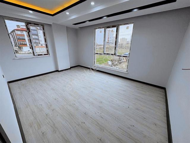 Ömer Halis Demir Okullar Bölgesi İki Adet Aynı Binada 2+1 Daire