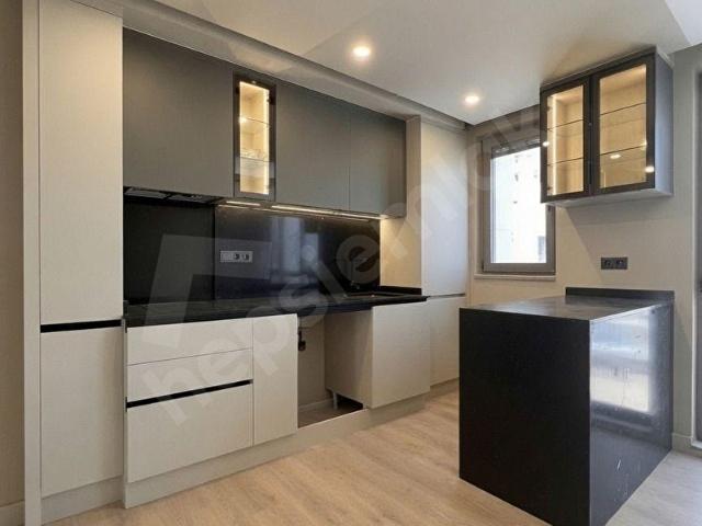 ÖMERPAŞA CADDESİ ÜZERİNDE BALKONLU 40M2 NET 1+1 SIFIR