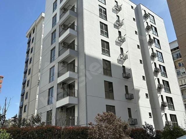 ÖMERPAŞADA YÜKSEK KİRA GETİRİLİ PRESTİJLİ BİNADA SATILIK DAİRE