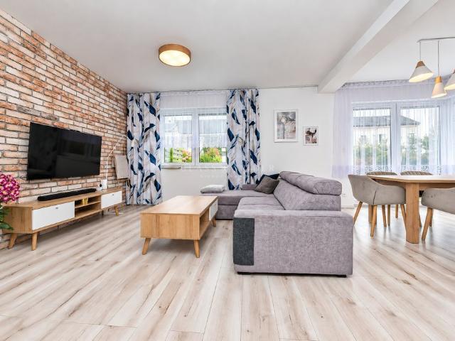 Do sprzedania nowoczesny dom 113 m² z ogrodem w Łomiankach