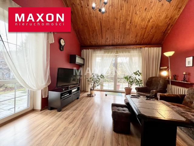 Polecam solidny dom 229 m² z tarasem i garażami w Łomiankach