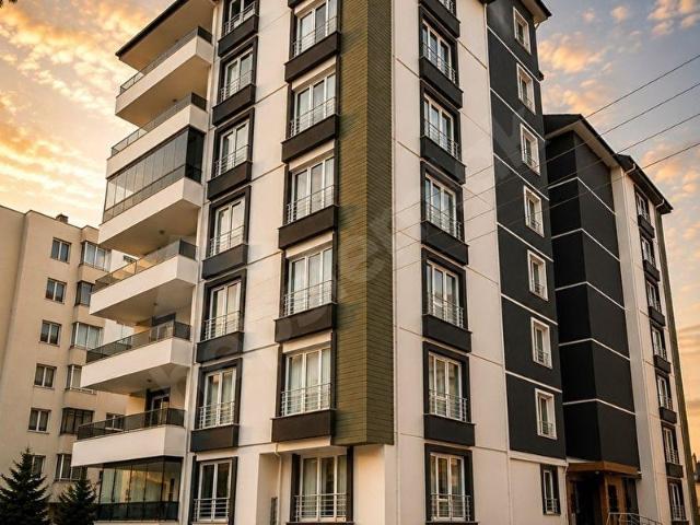 ÇÖMLEKÇİ MAHALLESİ CADDE ÜZERİNDE KİRALIK 4+1 LÜKS GENİŞ SIFIR DAİRE