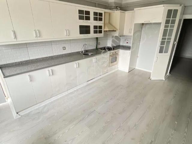 Ömürevimden Kiralık 210 M2 Ara Kat 4+1 Çarşı Merkezde