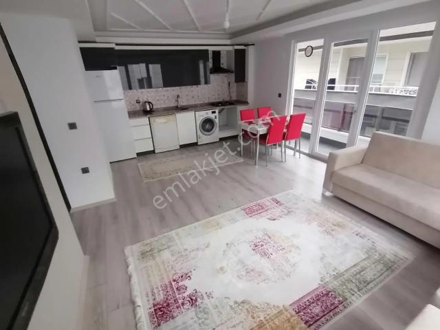 Ömürevleri Tranvaya Yakın Satılık Eşyalı 1+1 Daire