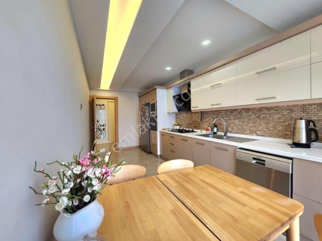 Remax Damla Gür'den Ömürevlerinde Kullanışlı Satılık 4+1 Daire