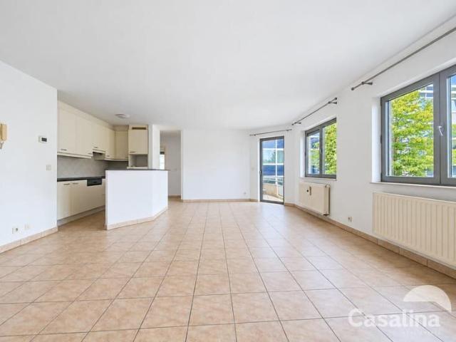 On the border of WOLUWE, two bedroom apartment with terrace