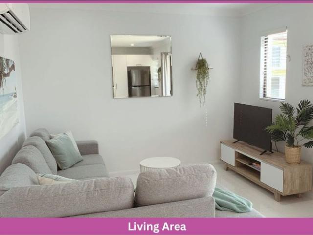 On The Water Strand u28*FULLY SERVICED and FURNISHED *Townsville Premium Properties for Medium Term