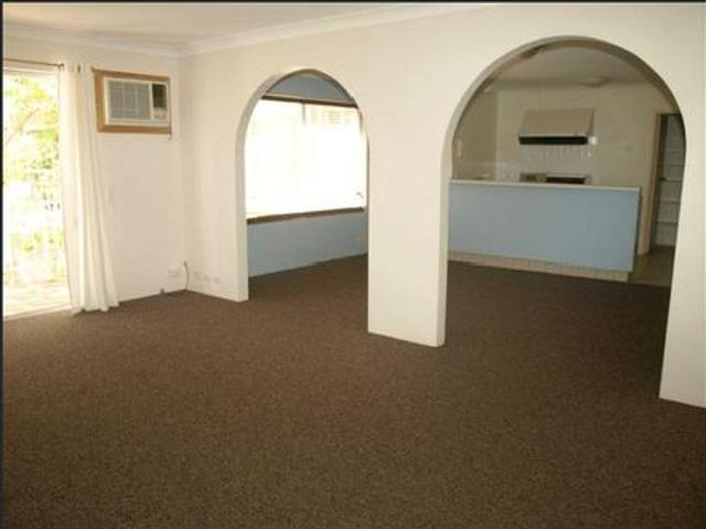 On Water, Walk to Surfers Paradise CBD, Pool, 6 Month Lease