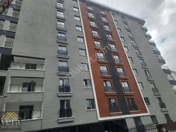 Ön Cephe Giyinme Odalı Kat Konumunda Sıfır Cadde Yakını 3+1