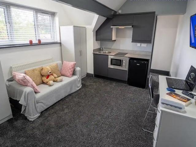 On Offer AugStudio for 3 Right by Uob