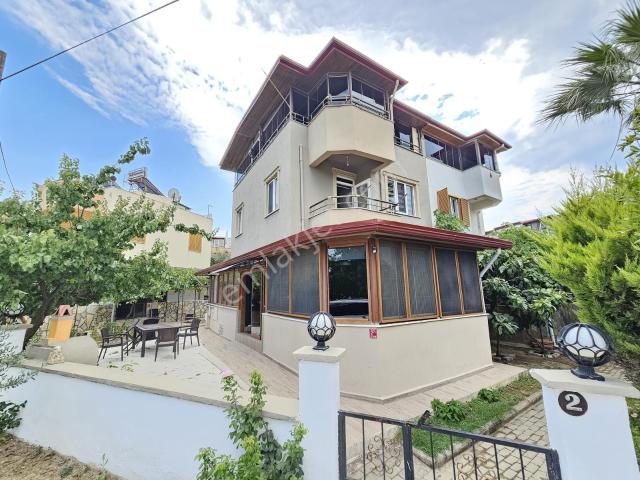 Onmax İskelede 4+1 210 M2 Geniş Bahçeli Yenilenmiş Lüks Villa