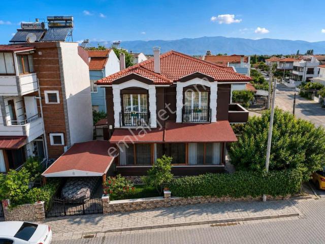 Onmax Öğretmenler'de Satılık 3+1 170m2 Doğalgazlı Müstakil Villa