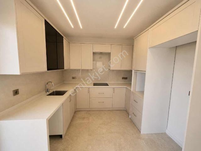 Onmax Örende 3+1 Denize 800 M Sıfır Lüks Villa