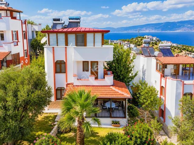 Onmax Pelitköy Sahil'de Satılık 3+2 150 M2 Tripleks Villa