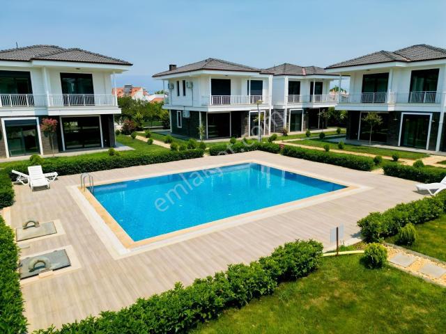 Onmax Pelitköy Sahil'de Satılık Sıfır 3+1 Site İçi Havuzlu Villa