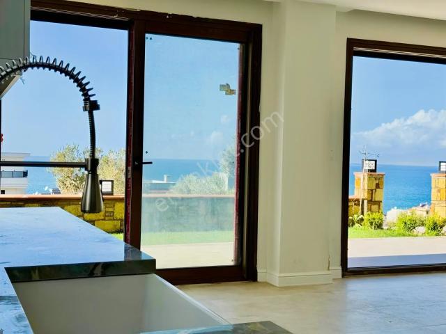 Onmax Pelitköyde Her Odadan Deniz Manzaralı 3+1 226m2 Lüks Villa