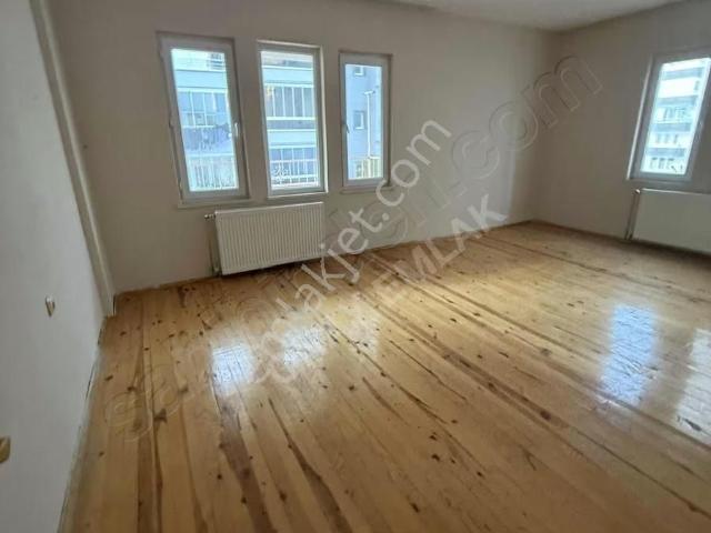 Onay Emlak' Tan Kiralık 3+1 Ara Kat Daire Merkezi Konum