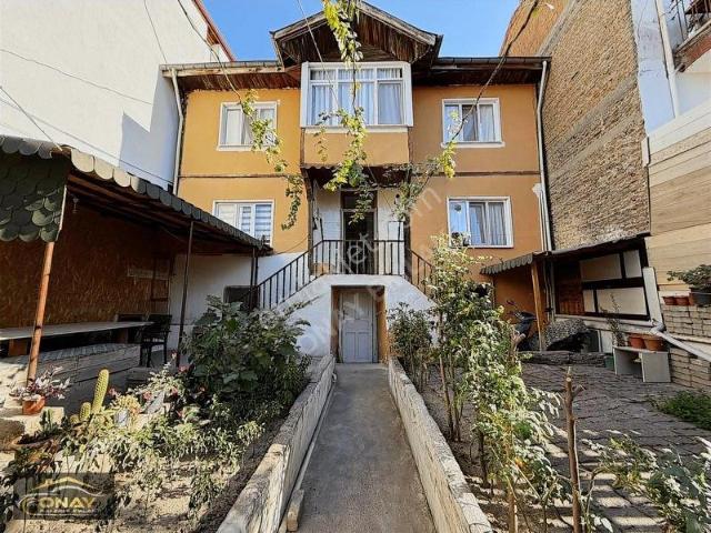 Onay Emlak'tan Müstakil Ev 178m2 Arsa Üzerinde