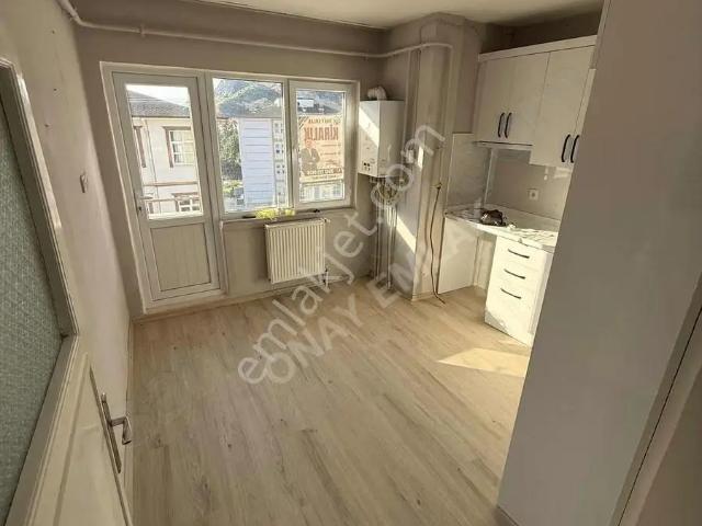 Onay Emlak'tan Ellibeşevler Mahallesinde 2+1 Kiralık Daire