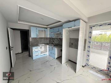 ÖNCÜ'DEN CADDE ÜZERİ 3+1 GENİŞ KULLANIŞLI LÜKS SIRIF DAİRE