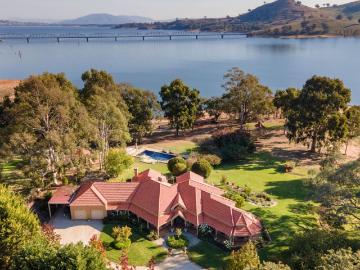 Once in a Lifetime. Lakeside Luxury with Space, Serenity & Soul