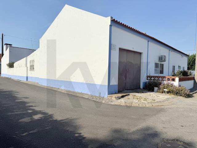 Onde a Planície encontra a Aventura: Moradia T3 com Quintal. 204m² Ferreira do Alentejo e Canhestros
