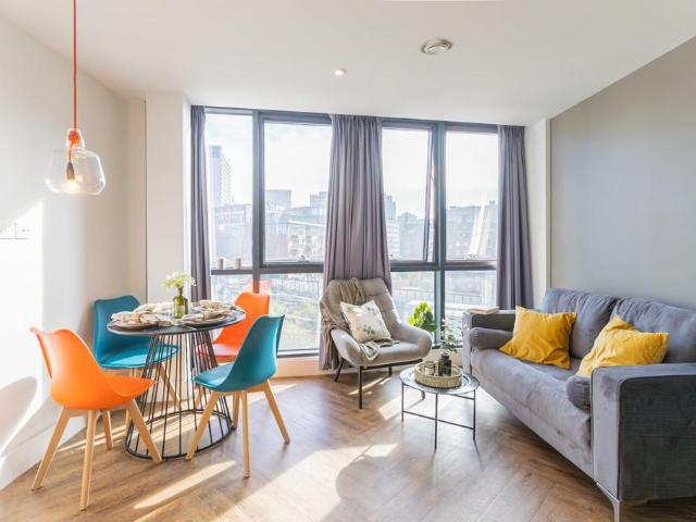 One Cross Street, Salford. 2 bed flat to rent £1,623 pcm £375 pw
