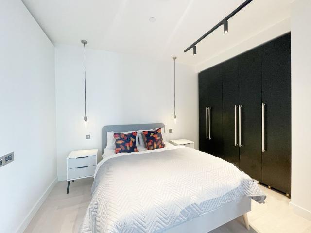 One Crown Place, Sun Street, London EC2A, 1 bed flat to rent, £3,727 pcm | PrimeLocation