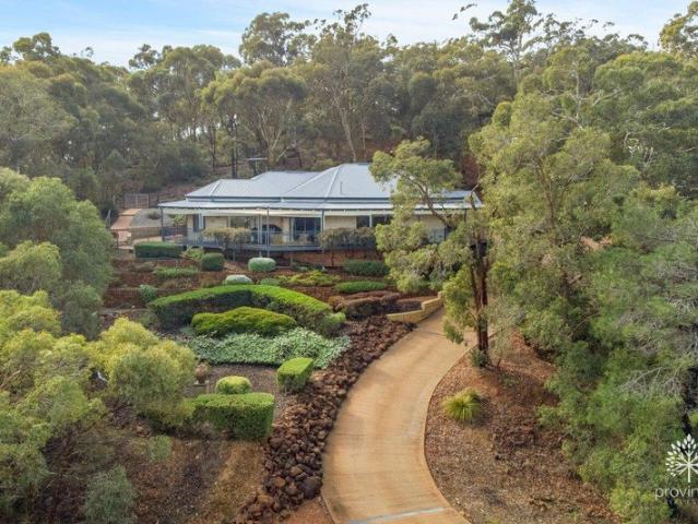 ONE ACRE EXCLUSIVE EXECUTIVE RETREAT Valley and City Vistas