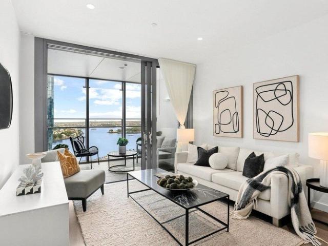 One Bed One Study Luxury Harbourfront Apartment