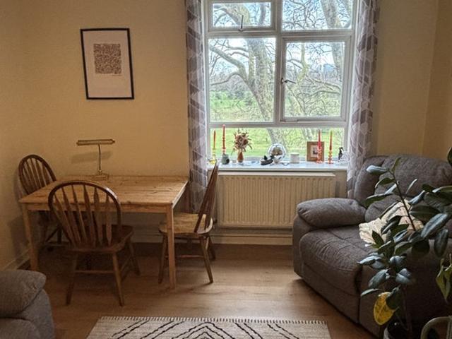 One bed flat available 13 Sept 4 Oct