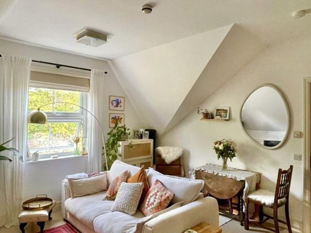 One bed flat for partial rent Wednesday Monday