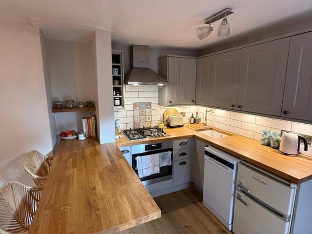 One bed flat, fully furnished with garden