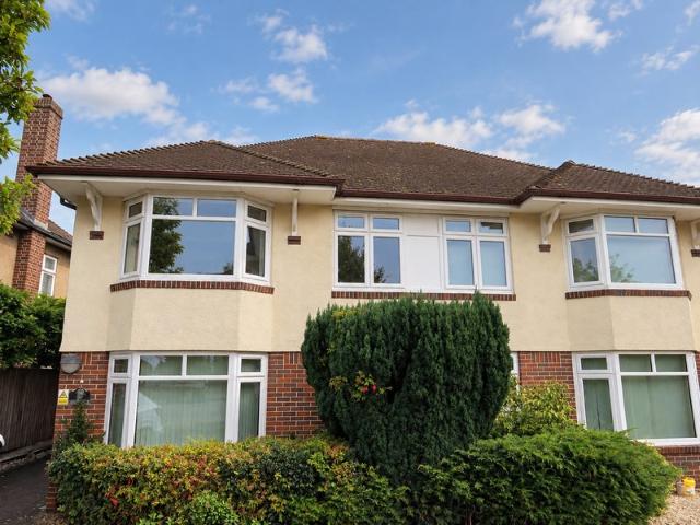 One bed flat in Henleaze. Bills included!